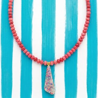 Collar de caracola Caracola Confeti con cuentas rosa coral, hecho a mano por Lokoala