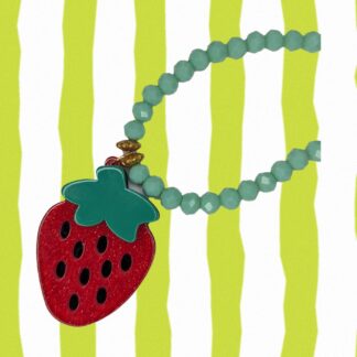 Collar verde colgante de fresa