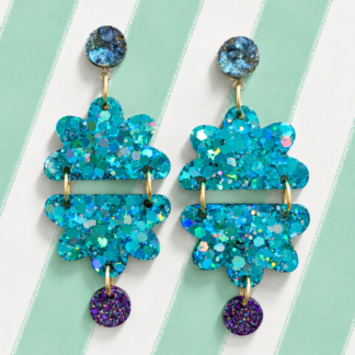 Pendientes de resina Flor de Caleta, flores turquesa con glitter holográfico, tachón azul y gota morada